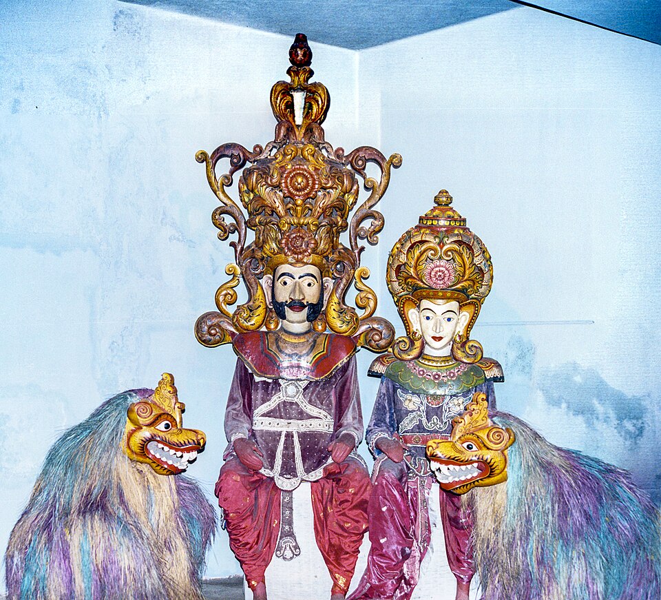 Elaborately crowned King Maha Sammata and Queen masks displayed with other Kolam characters