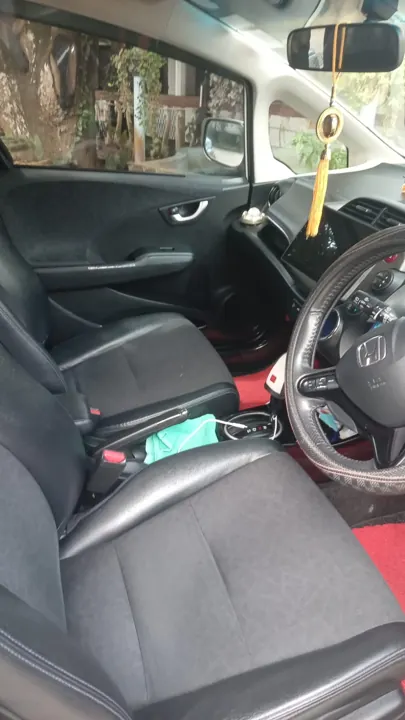 Honda Shuttle Wagon — front cabin