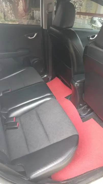 Honda Shuttle Wagon — rear passenger seats