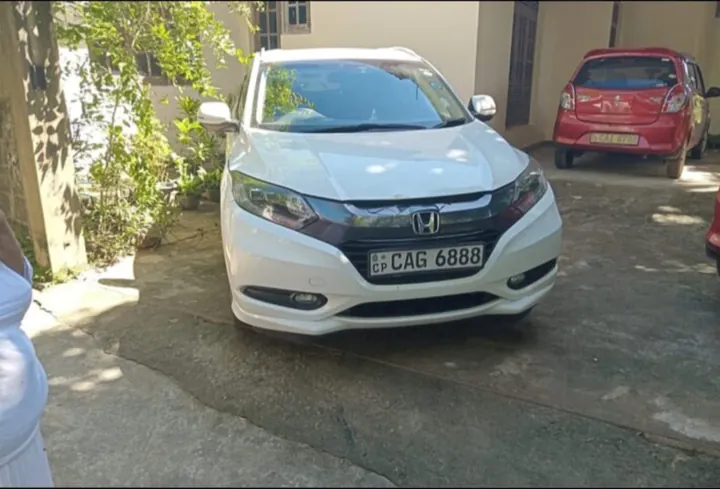 Honda Vezel — front of the suv