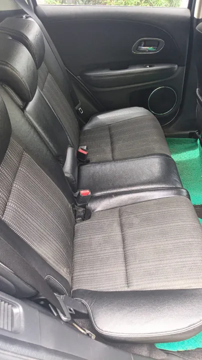 Honda Vezel — rear passenger seats