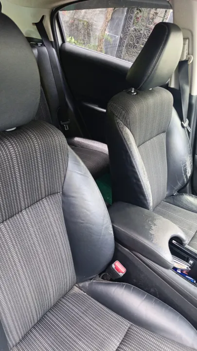Honda Vezel — front passenger seats