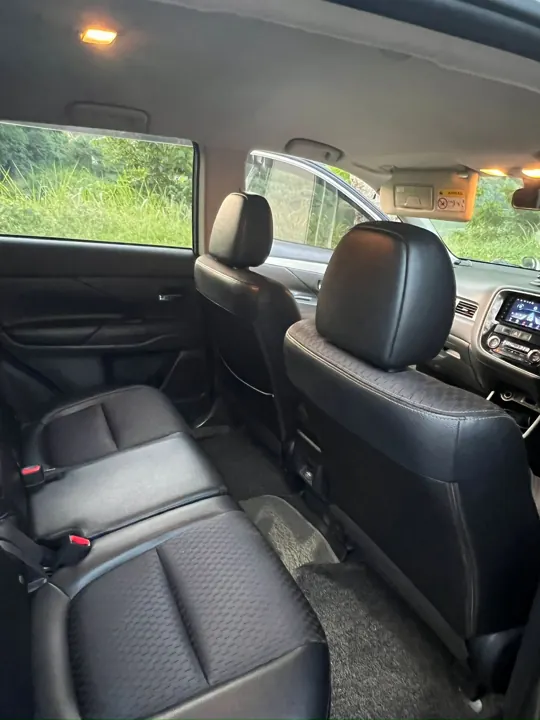 Mitsubishi Outlander — passenger cabin