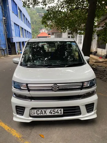 Suzuki Wagon R — white car, front