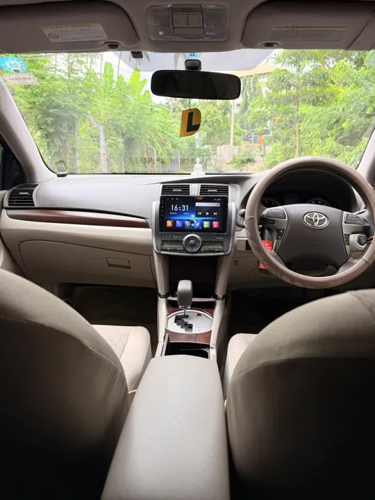 Toyota Allion — front cabin