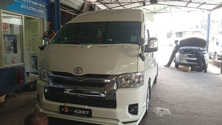 Toyota KDH (white high roof) — white van, front